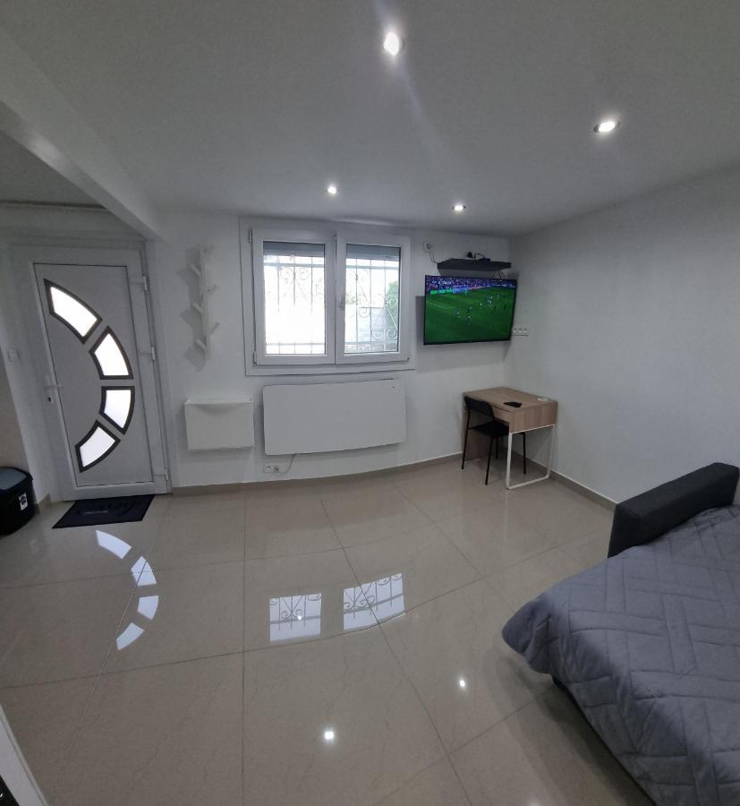 Studio Arena - Groupama Stadium Lyon Meyzieu ภายนอก รูปภาพ